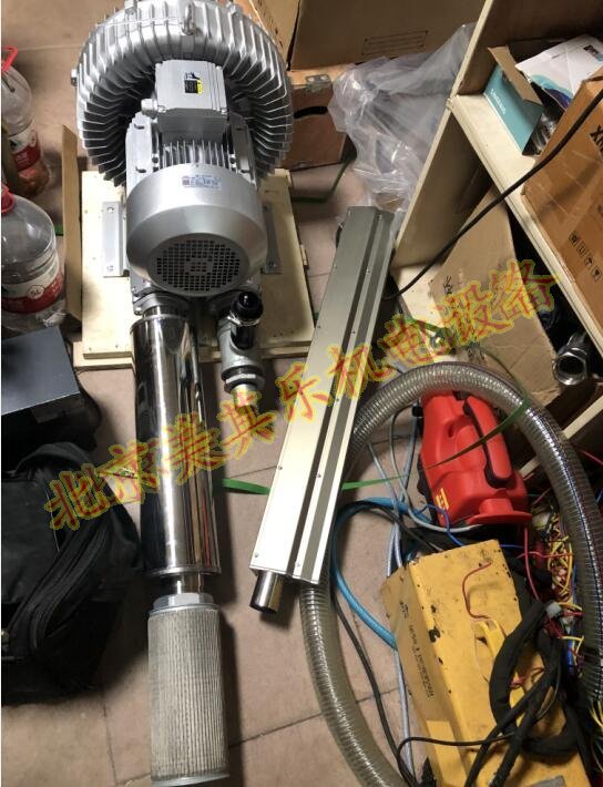 吹瓶機(jī)吹干風(fēng)機(jī)，配置風(fēng)刀使用